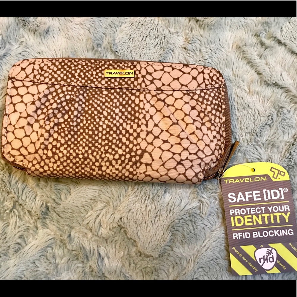 Travelon RFID-Blocking Wallet/Wristlet